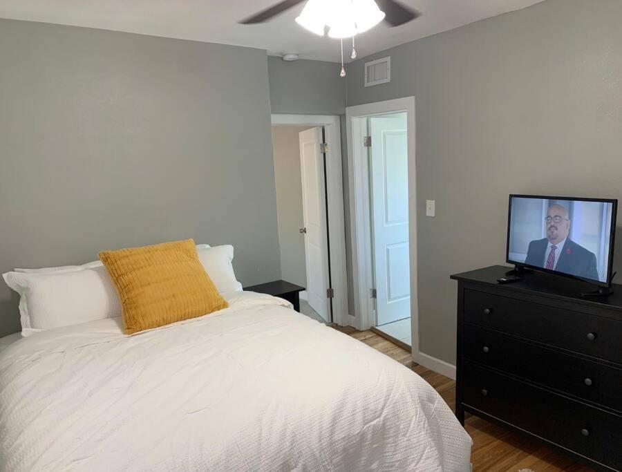 Comfortable Suite With Private Entrance & Private Bathroom Ел Пасо Екстериор снимка