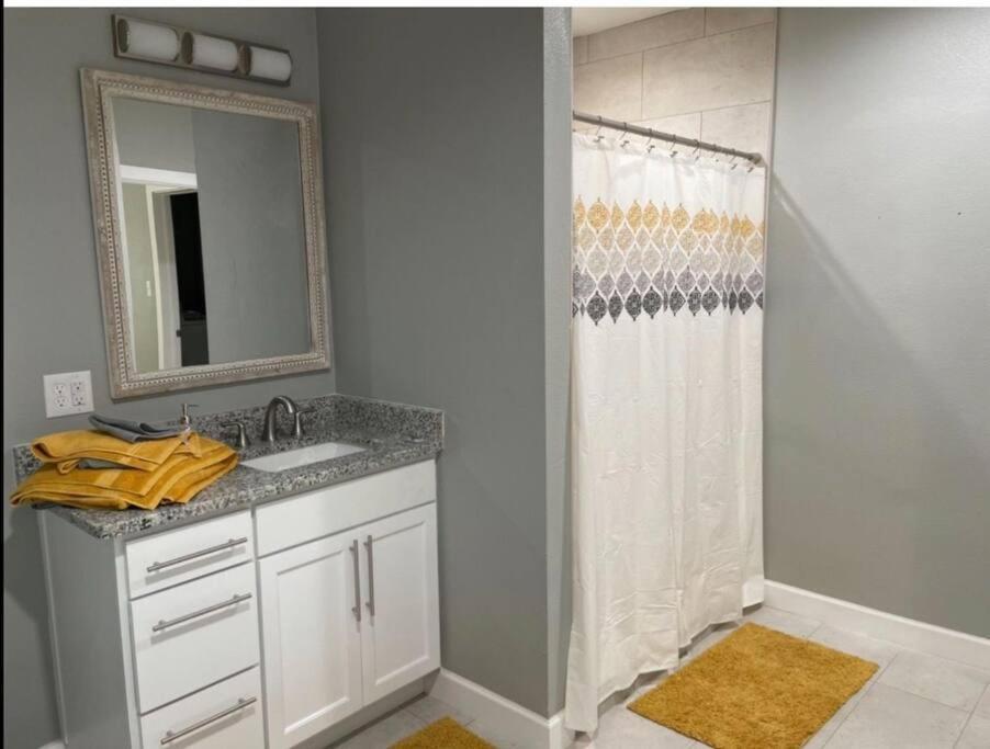 Comfortable Suite With Private Entrance & Private Bathroom Ел Пасо Екстериор снимка
